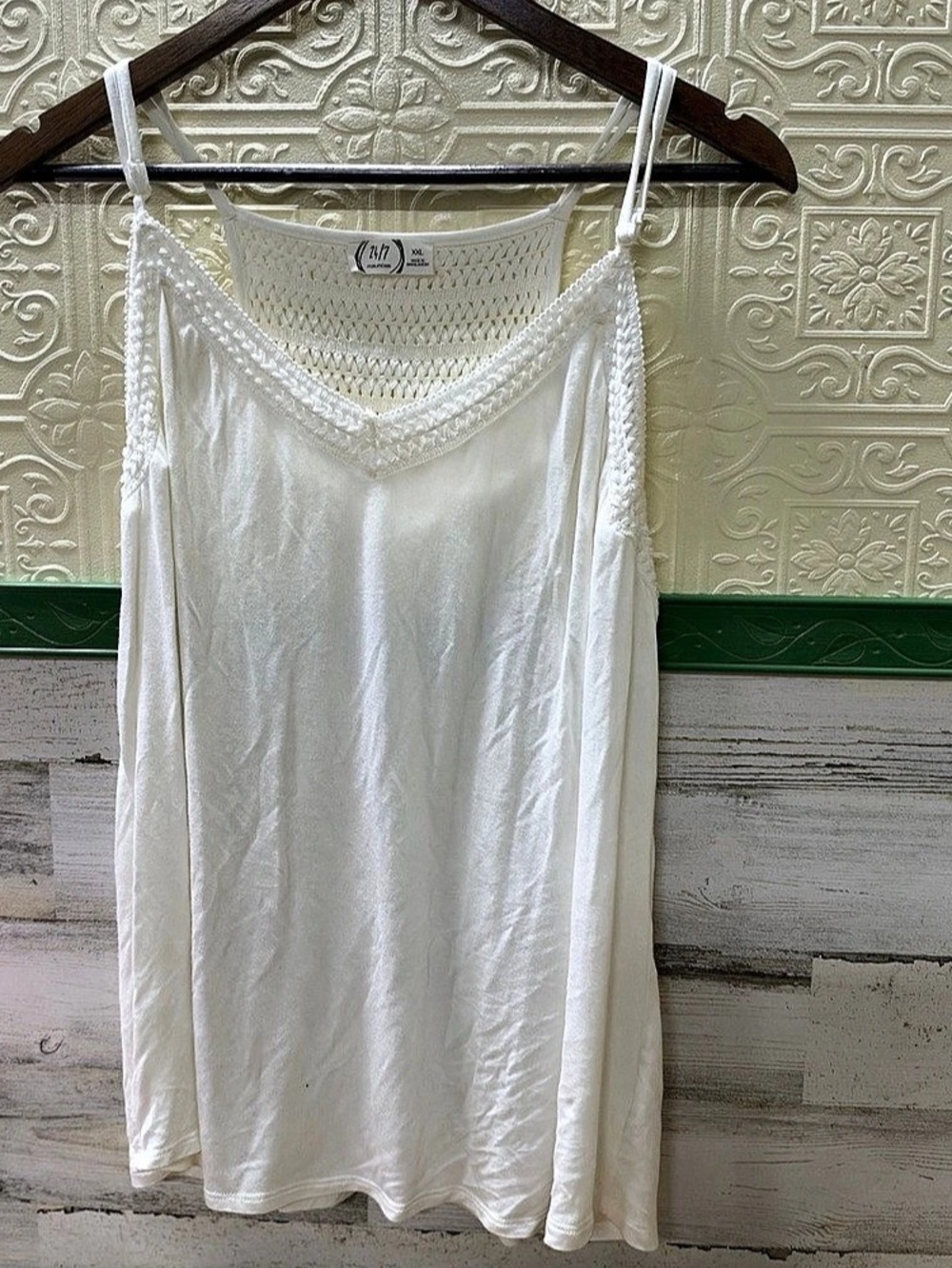 24/7 maurices White Smocked Tank Top Size XL Like New